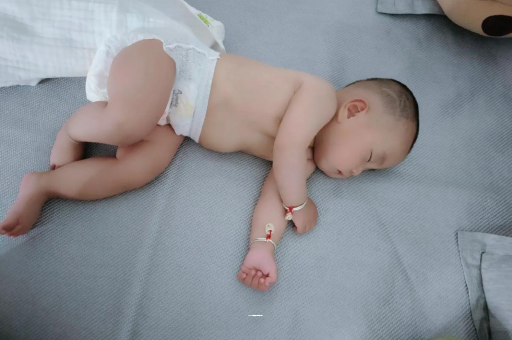 临朐几个月宝宝会抬头
